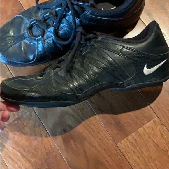 Nike zumba/workout shoes - Picture 2 of 2